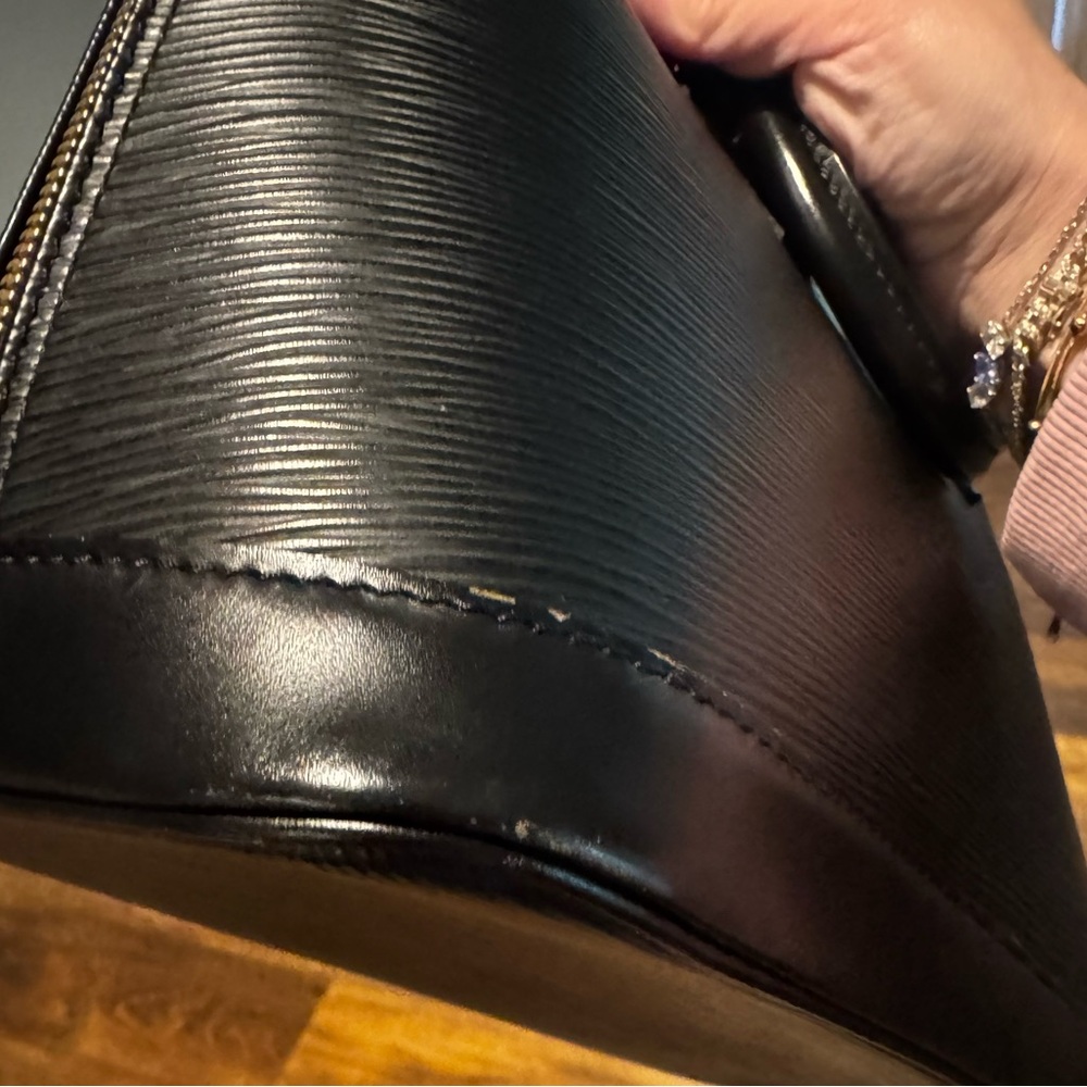 Louis Vuitton Black Epi Leather Alma PM - Picture 7 of 13